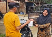 Wujud Cinta kepada Rasulullah SAW, Pesantren Andalusia Berbagi 300 Paket Kurma dan Air Zam-Zam