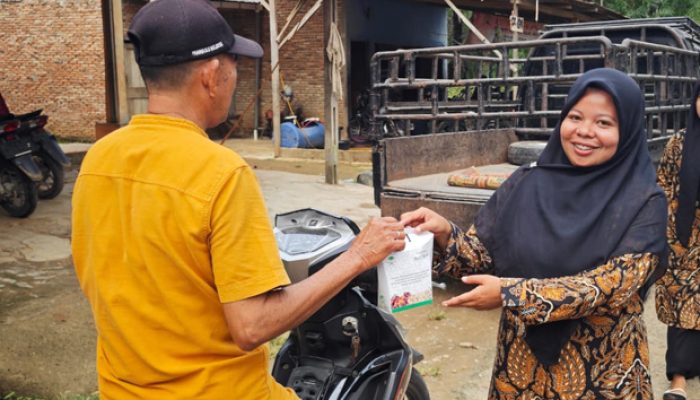Wujud Cinta kepada Rasulullah SAW, Pesantren Andalusia Berbagi 300 Paket Kurma dan Air Zam-Zam